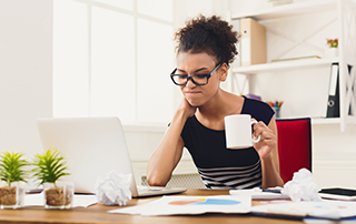 Everlytic Blog Why People Dont Open Your Emails FeatureImage UpsetWoman | Everlytic | Research: Why People Don’t Open Your Emails