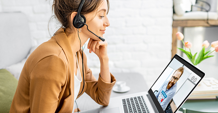 Everlytic-Blog-Internal-Comms-Strat-Image-1 7 Tips to Create an Engaging Internal Communication Strategy | Everlytic | 2021 communication trends | woman on laptop