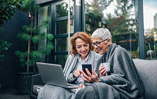 Everlytic How to Communicate with Different Generations via Email | Mom and daughter reading email on smart phone | Feature Image
