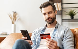 Why & How to Segment Your Email Database to Drive More Sales | EMail Marketing | Email Automation | Everlytic | Many shopping online